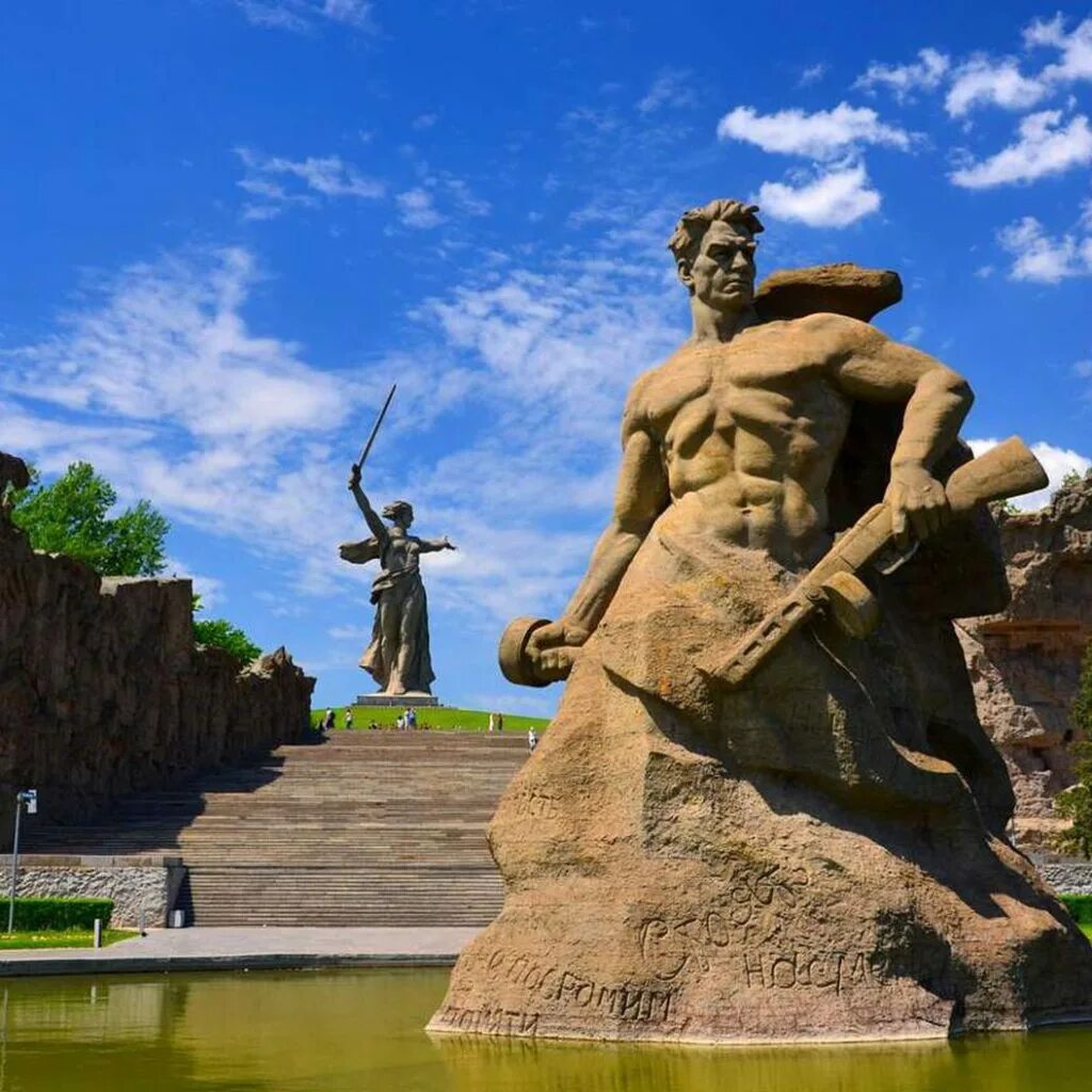 Тур волгоград петербург. Мамаев курган волгоград. мамаев курган сталинград волгоград. памятник мамаев курган в волгограде. мамаев курган сталинградская битва.