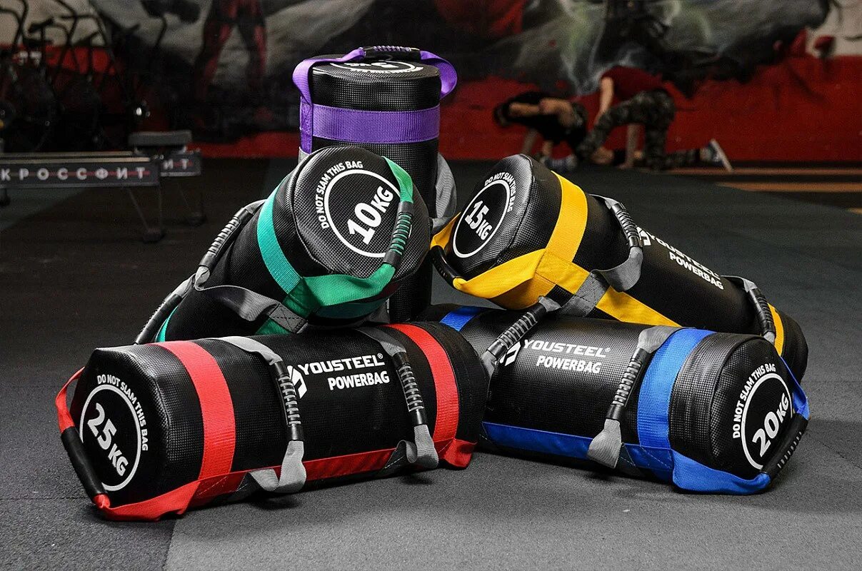 Аксессуары для спорта. Спортивное снаряжение. Спортивные аксессуары. Спортивные принадлежности для фитнеса. Тренировочный мешок.