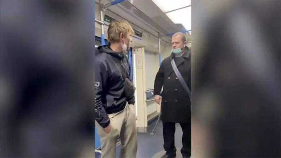 Хулиганы в метро. Хулиганы в метро. Таджики в метро. Нападение на полицию в московском метро. Роман ковалев метро дагестанцы.