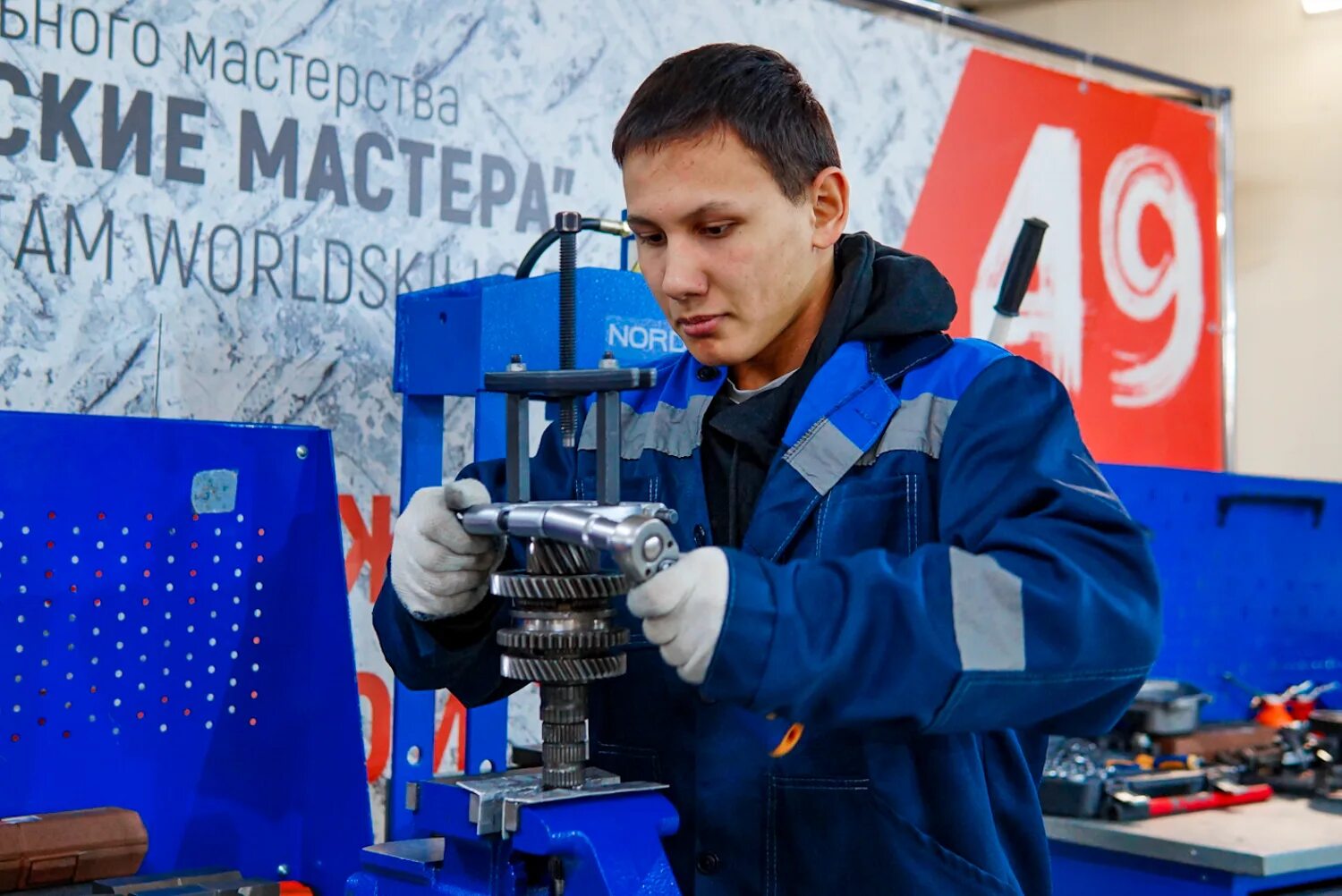 Автомобильный дорожный колледж сайт. МАДК им Николаева. Московский автомобильно дорожный техникум. Московский автомобильно-дорожный колледж им. а.а. Николаева. Колледж Николаева.