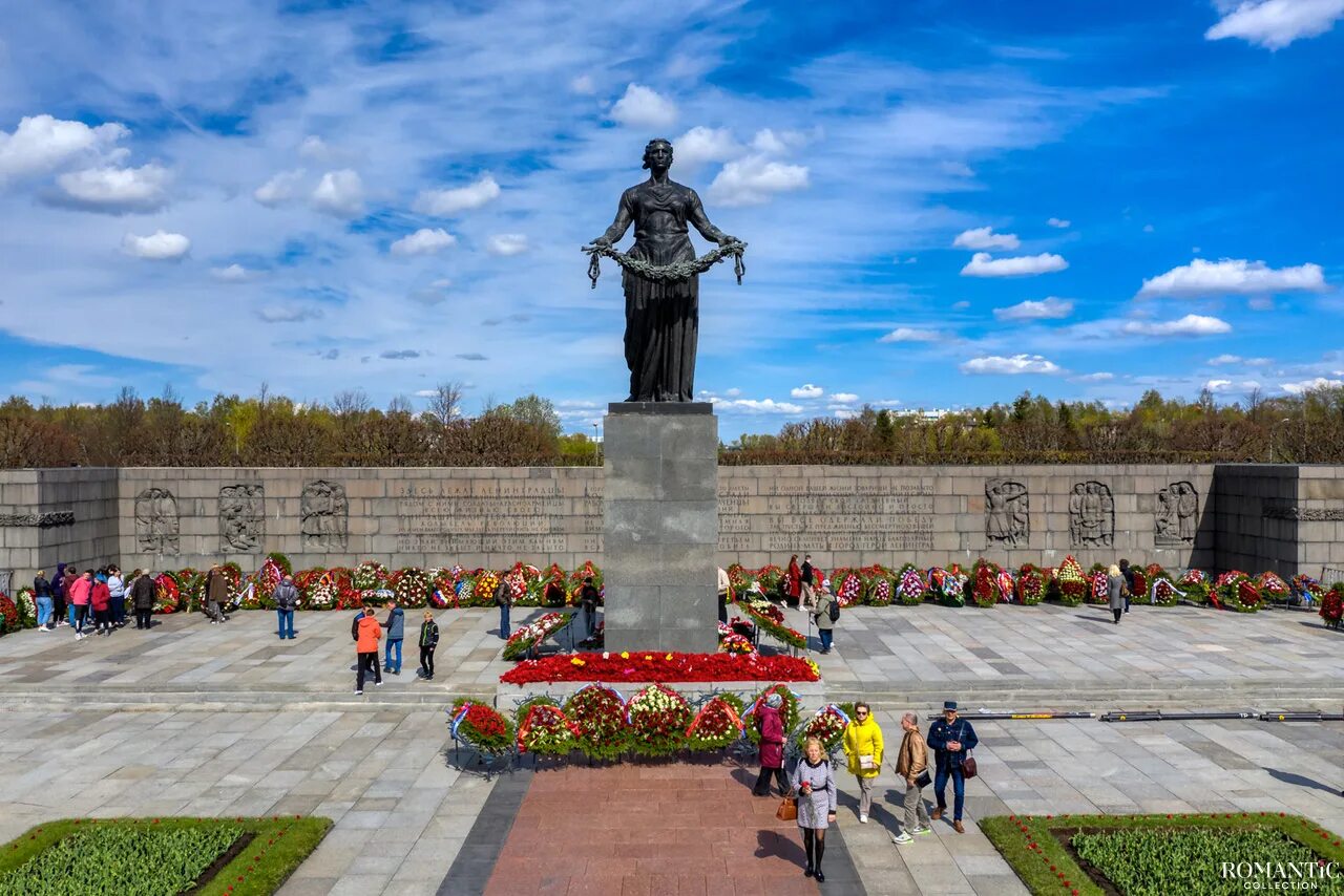 Пискарёвское мемориальное кладбище. Мемориальный комплекс на Пискаревском кладбище в с-Петербурге. Памятник Пискаревское мемориальное кладбище. Пискарёвское кладбище в Ленинграде.