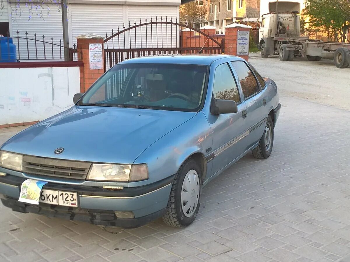 Купить опель вектру минск. Opel Vectra 1990. Опель Vectra 1990. Opel Vectra 1990 1.6. Опель Вектра седан 1990.