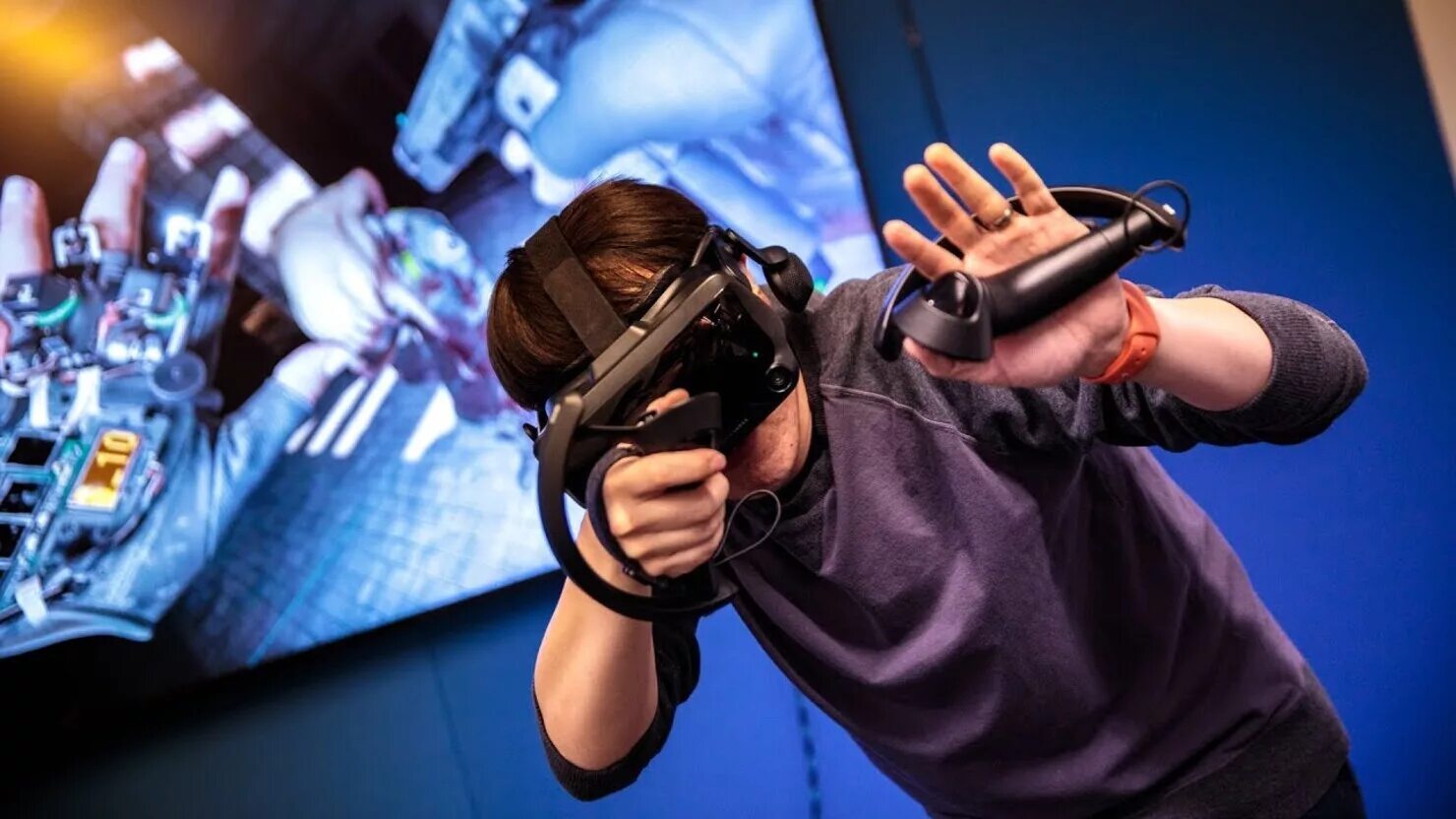 VR очки Valve. Виртуальная реальность халф лайф. VR шлем Valve Index. Half Life Alyx VR. Включи разработчиков игры