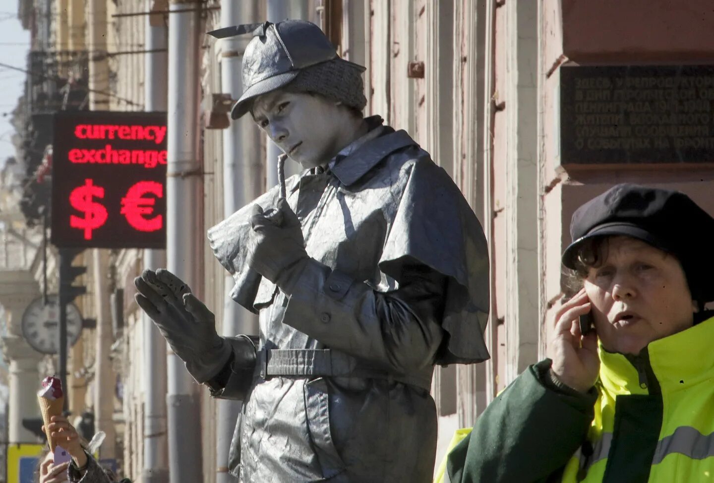 В какую страну сбежать. Санкции против интернета. Санкции против российских. Россия против США.