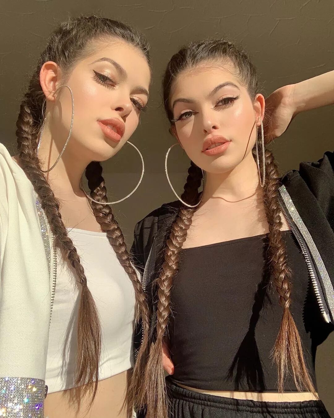 Близняшки араужо из бразилии. Twins instagram. Twin instagram. Twin instagram. Близняшки rybka twins.