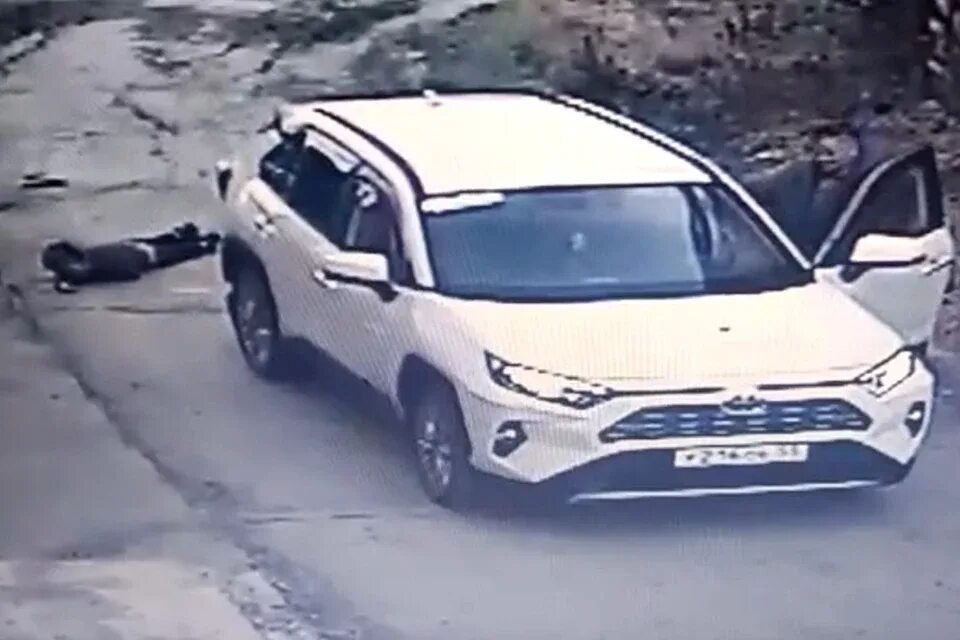 Машина переехала мальчика в южноуральске. Новосибирский депутат сбил мальчика. Машина задерживается. Мальчика переехала машина пятигорск. Китайского мальчика переехала машина.