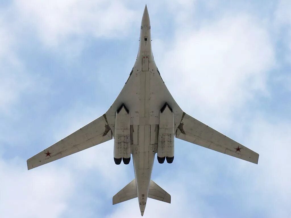 Белый лебедь самолет ту 160. Ту-160м белый лебедь. Ту-160м2. Ту 160м бомбардировщик стратегический. Ту 160 сверхзвуковой характеристики