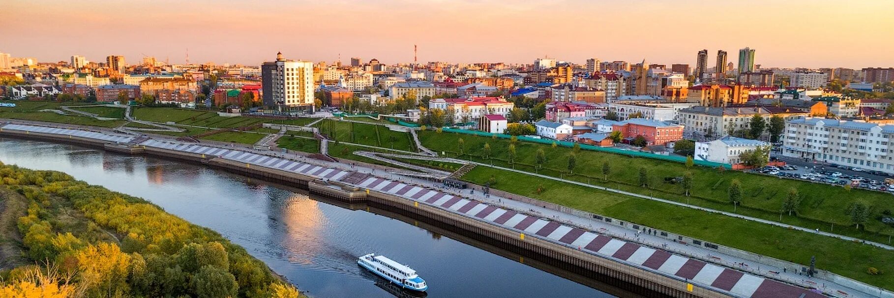Мост в тюмени на набережной. Тюмень центральная набережная. Тюменский цум магазины. Тюменский бренд одежды. Сток тюмень.