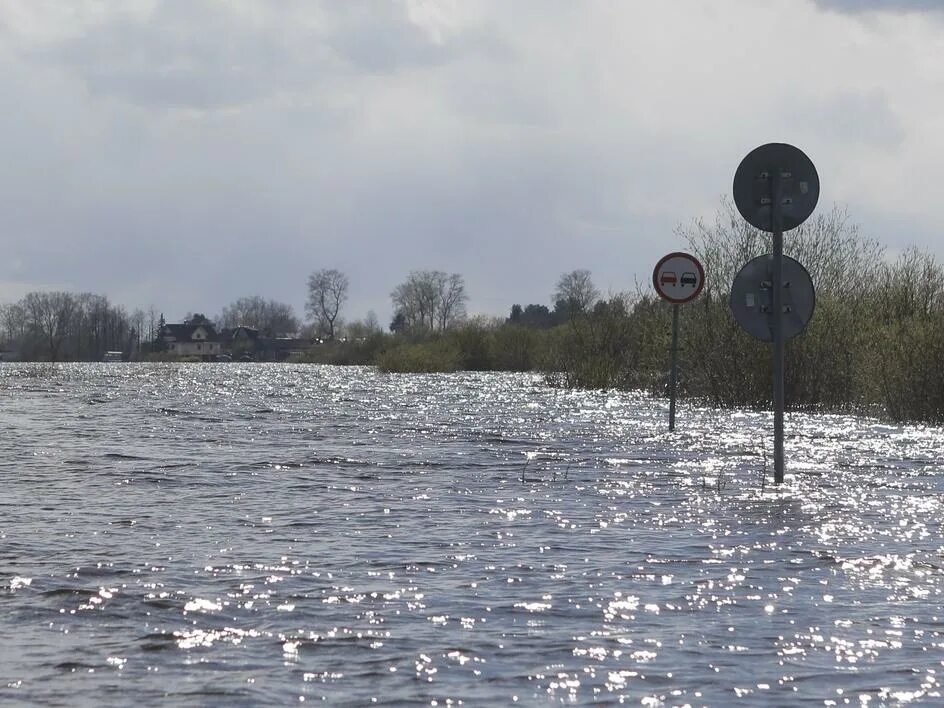 Погода вологодская усть кубинский бережное. Усть Кубинка водохранилище. Подтопляемые территории Каларский район. Чусов мост Усть кубинский район. Вода в Камышловке.