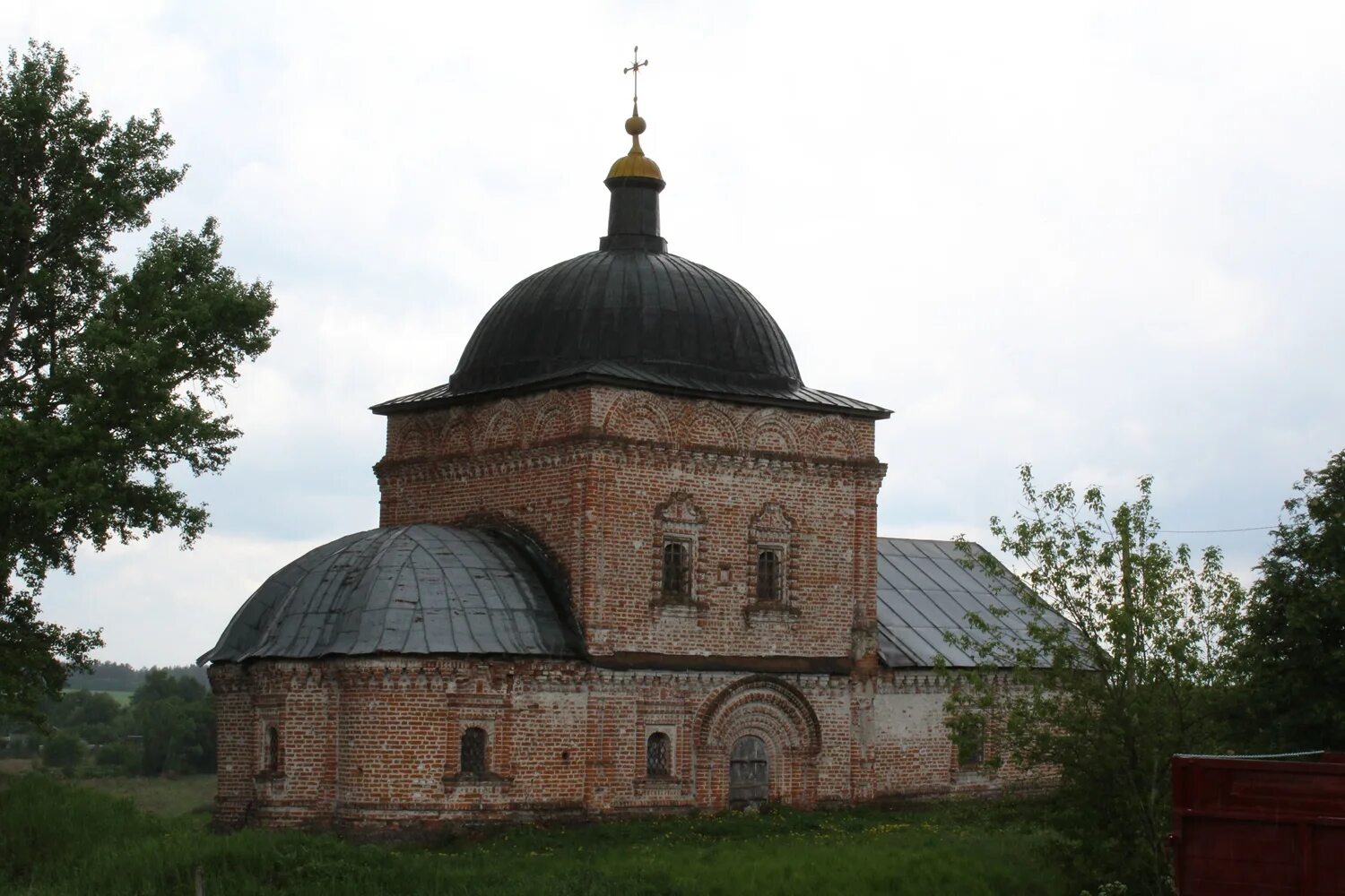 Орловская обл дмитровск. Храм Дмитрия Солунского Дмитровск. Парк Дмитрия Кантемира Дмитровск Орловский. Церковь в Дмитровске Орловской области. Церковь Дмитрия Солунского Орловская.