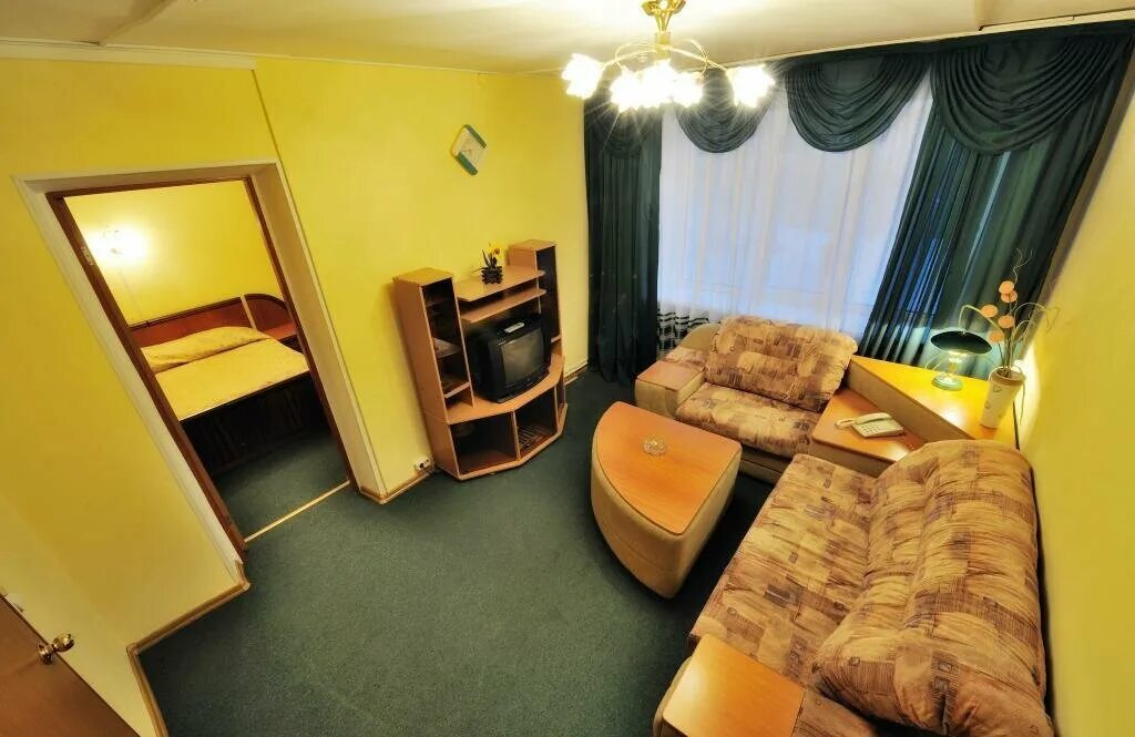 Гостиница моряк владивосток фото. Моряк 2 гостиница владивосток. Посьетская 38 владивосток. Гостиница моряк 3 владивосток. Гостиница моряк владивосток официальный сайт.