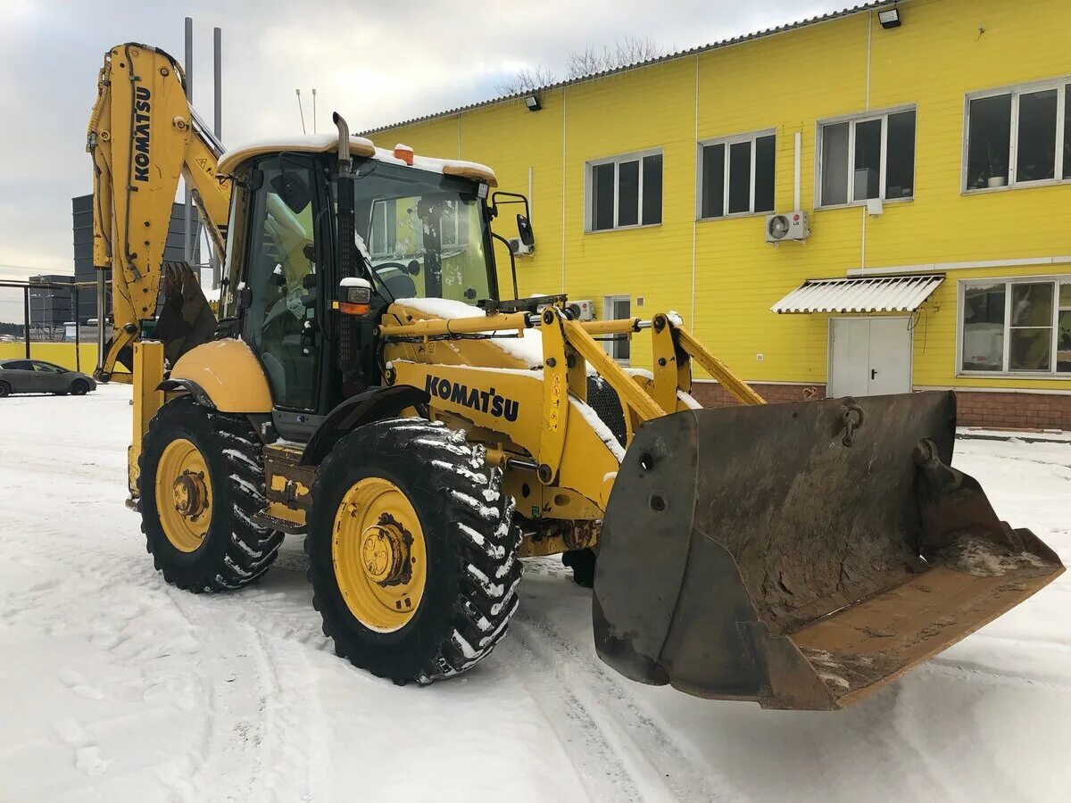Трактор komatsu wb93s. Экскаватор-погрузчик komatsu wb93r-5. Погрузчики комацу б у экскаваторы. Погрузчики комацу б у экскаваторы. Комацу экскаватор погрузчик wb93r.