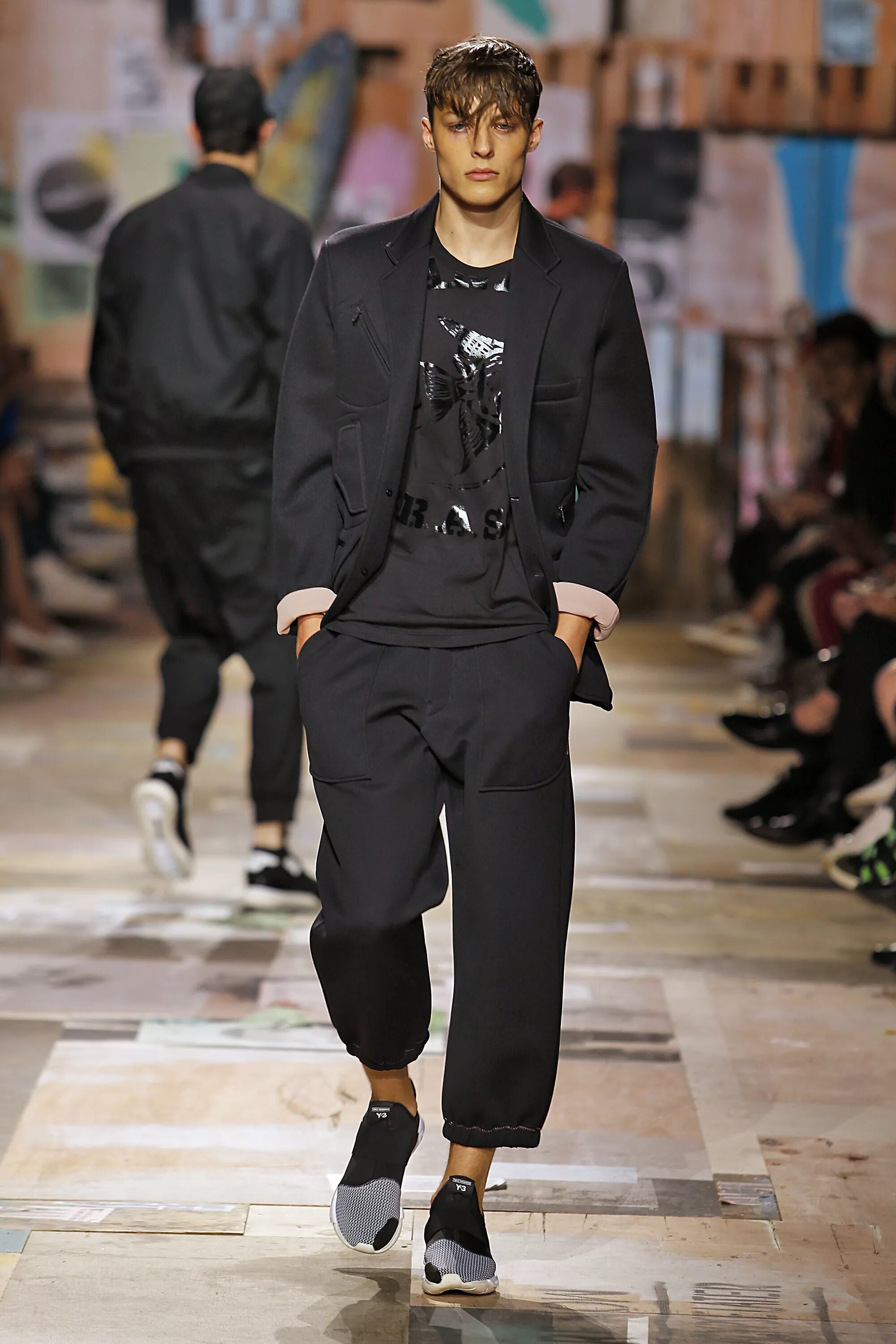 Y 3 мужские adidas. Modacrise одежда мужская. Adidas y-3 qasa. Adidas y 3 показ. Adidas y3 кроссовки boost.