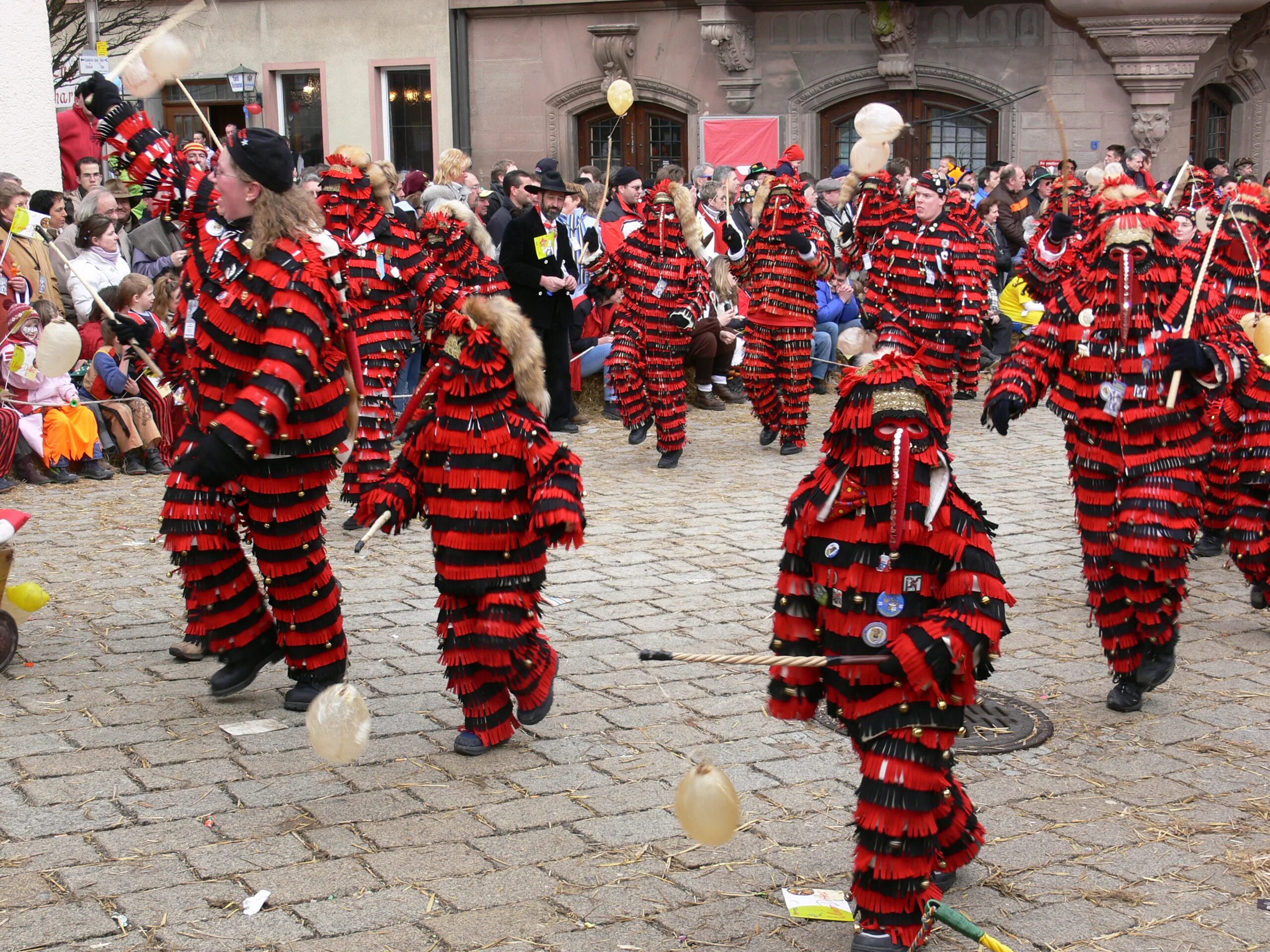 Базельский карнавал Швейцария. Basler Fastnacht праздник. Фастнахт в Германии. Базельский карнавал костюмы. Fastnacht