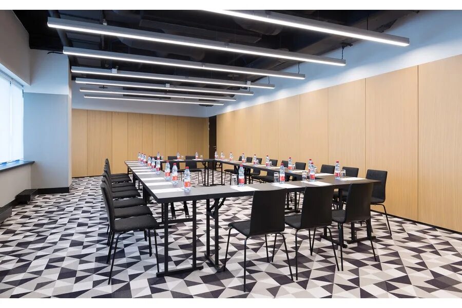 Конференц залы лофт. Переговорная комната гостиница москва. Loft бауманская. Конференц залы лофт. Актовый зал в стиле лофт.