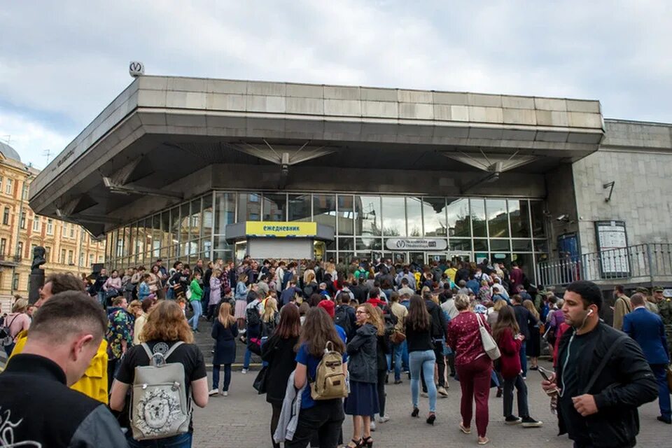 Чкаловская (станция метро, Санкт-Петербург). Станция метро Чкаловская Петербург. Метро СПБ Чкаловская 2000-е. Вестибюль метро Чкаловская. Чкаловская питер