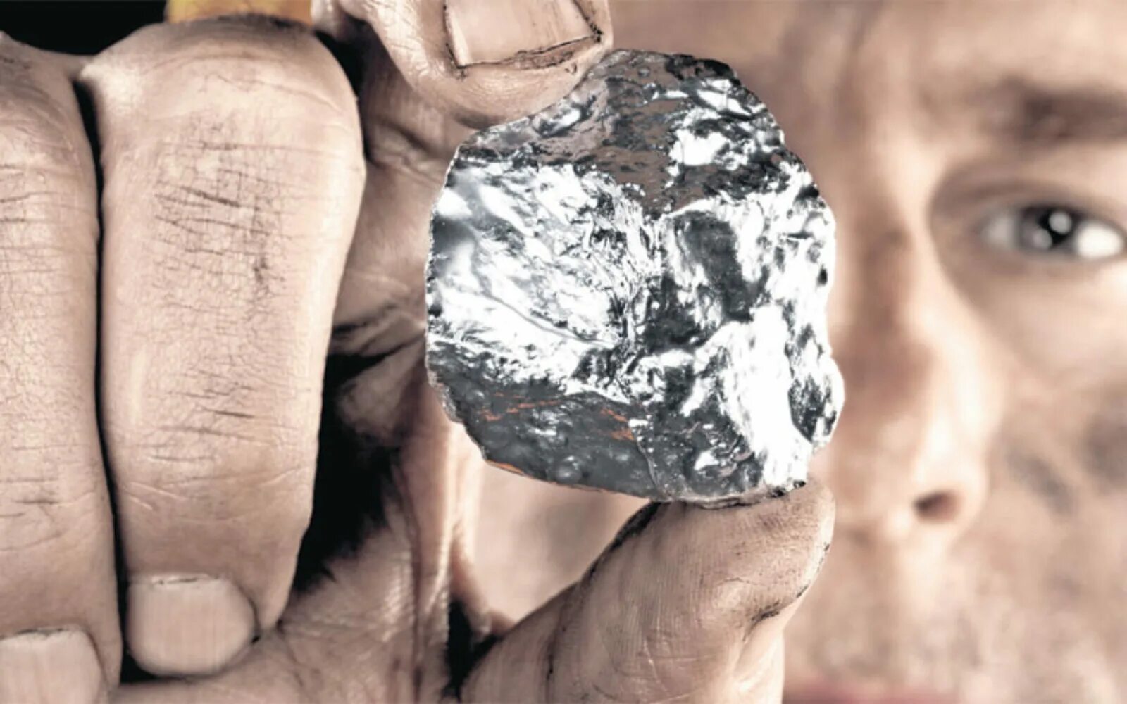 Самый крепкий металл. Титан металл. Прочный металл. Титан металл фото.