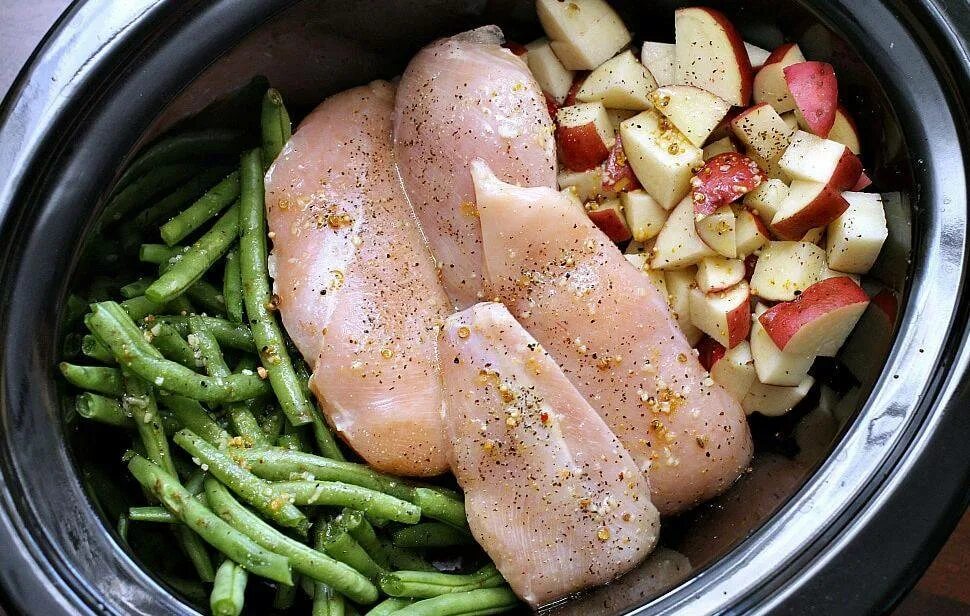Вкусная куриная грудка. Куриная грудка в мультиварке. Куриная грудка в пульвтаарке. Филе куриной грудки в мультиварке. Куриное филе с овощами в мультиварке.