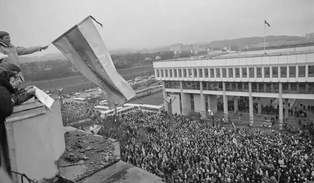 Штурм телецентра в вильнюсе 1991. События в вильнюсе в январе 1991 года. 14 января 1991. Штурм телецентра в вильнюсе 1991. Штурм телецентра в вильнюсе.