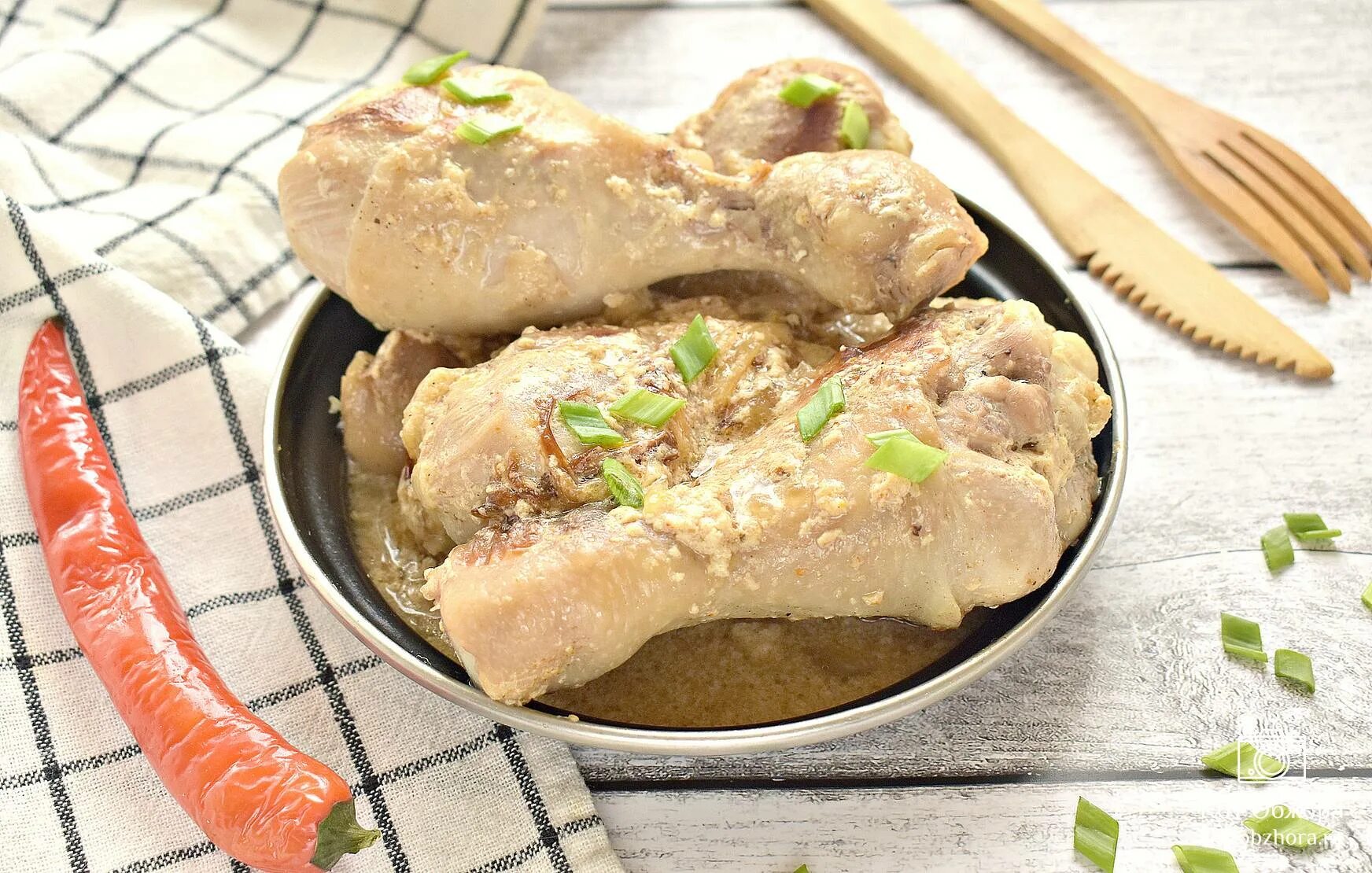 Курица соусом мультиварке редмонд. Курица в сливочном соусе в мультиварке. курица в сливках. сливочно имбирный соус.