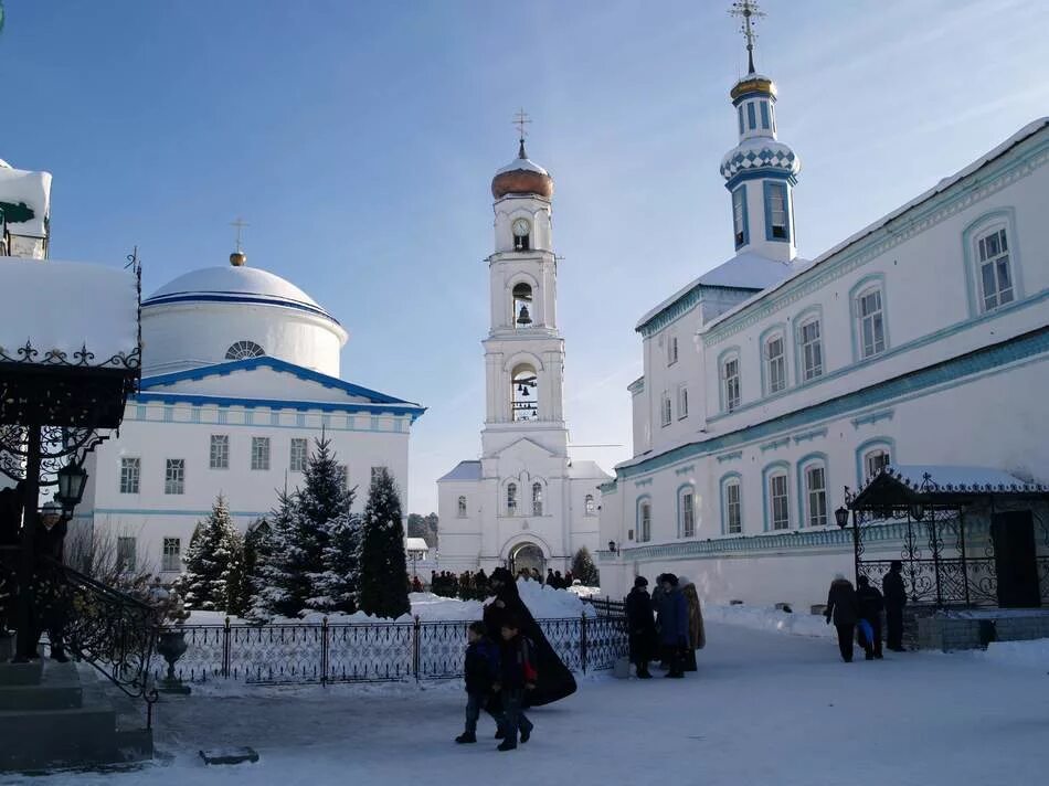 Раифский монастырь сайт. Раифский Богородицкий мужской монастырь. Рафайловский монастырь в Казани. Раифский Богородицкий мужской монастырь Казань зимой. Раифский Богородицкий монастырь зимой.