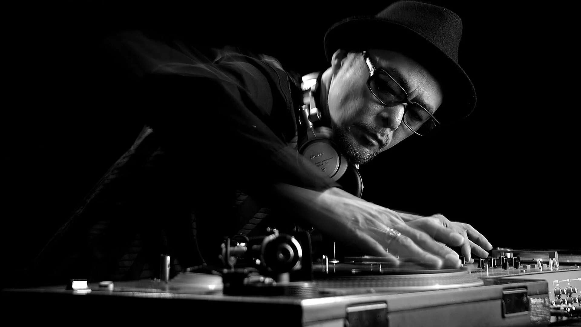 Music details. DJ Krush Krush. DJ Krush японский. Диджей. DJ картинки.