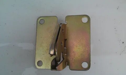 Замок багажника газ