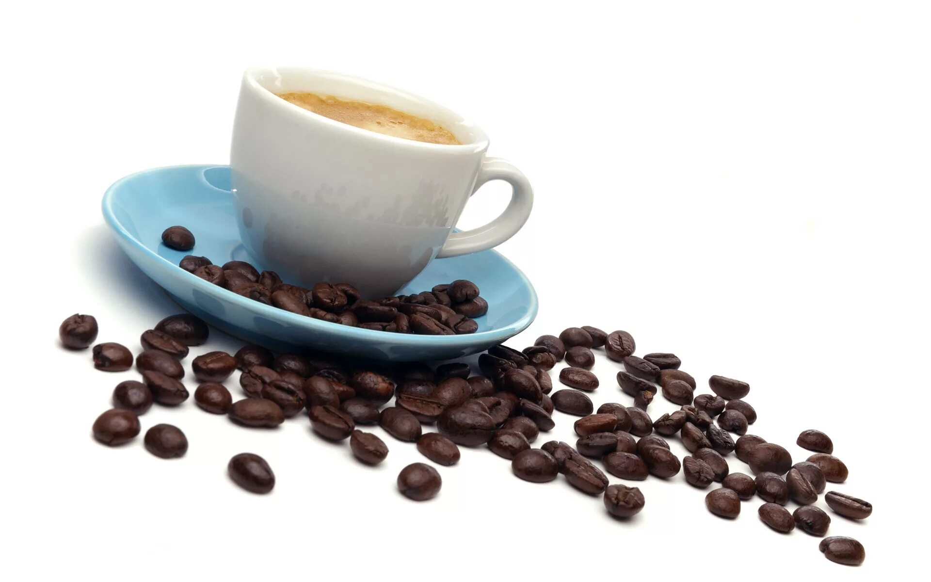 Чашка кофе. "На чашечку кофе…?!". Кофе в зернах. Кофе на белом фоне.