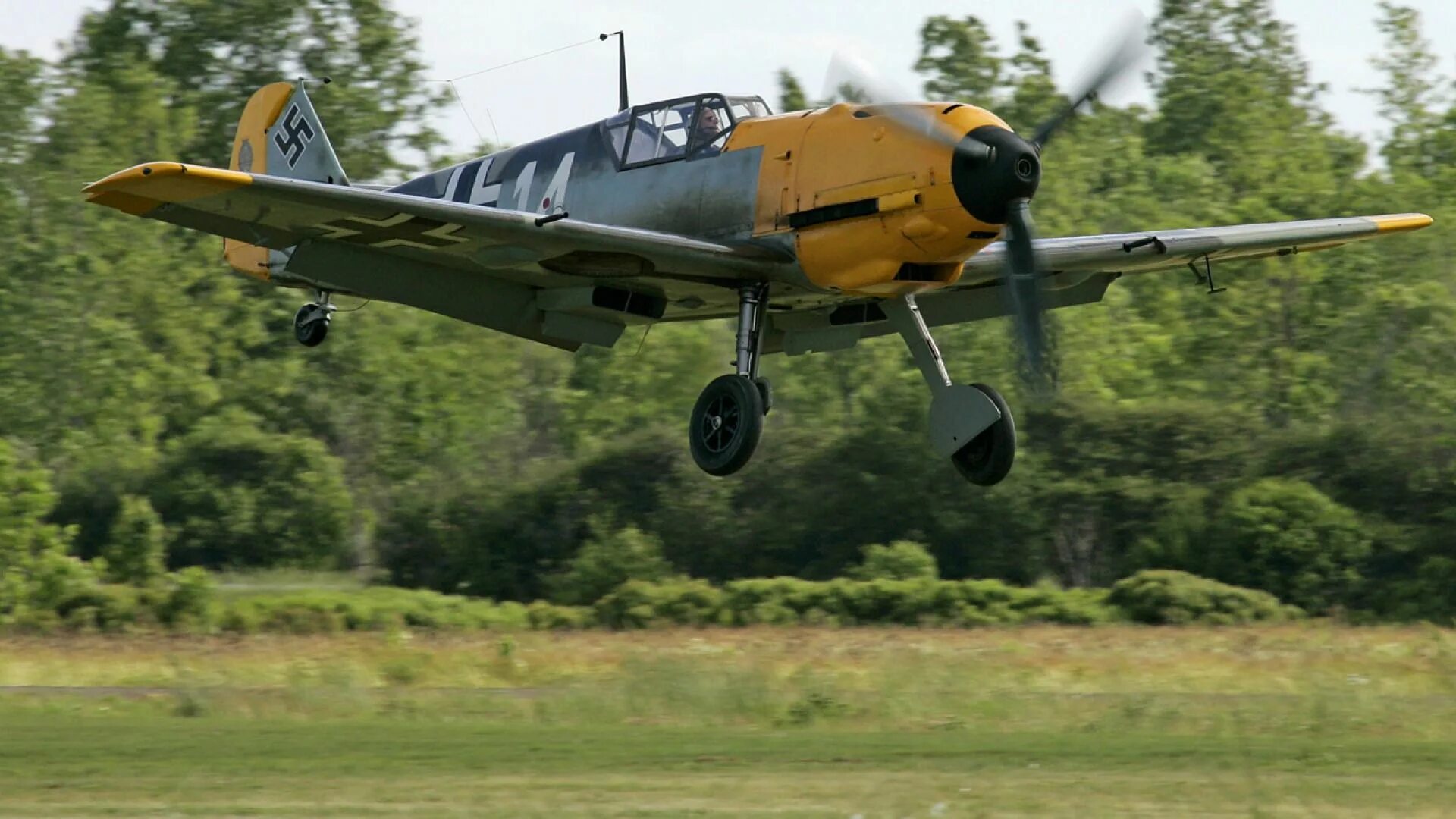 Мистер шмидт. Мессершмитт bf 109. Самолет Messerschmitt bf.109. Messerschmitt bf.109 истребители Германии. Мессершмидт БФ 109.