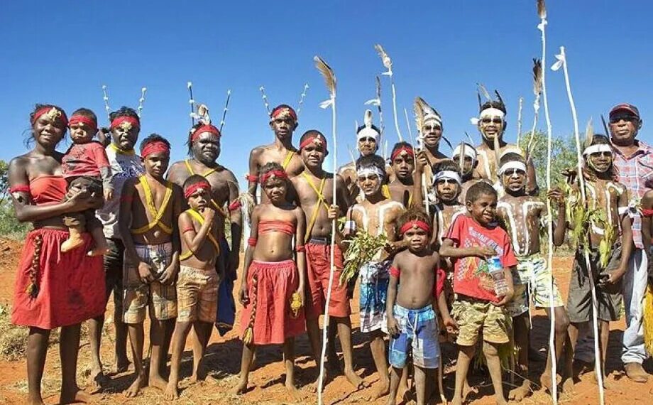 Национальное оружие австралии. Коренные аборигены Австралии. Коренные жители Австралии Папуасы. Современные аборигены.