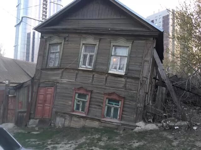 Дом стоит из окна видна даль. Дом стоит из окна видна даль. Дом стоит из окна видна даль. Из своего окна. Дом стоит свет горит так откуда взялась печаль.