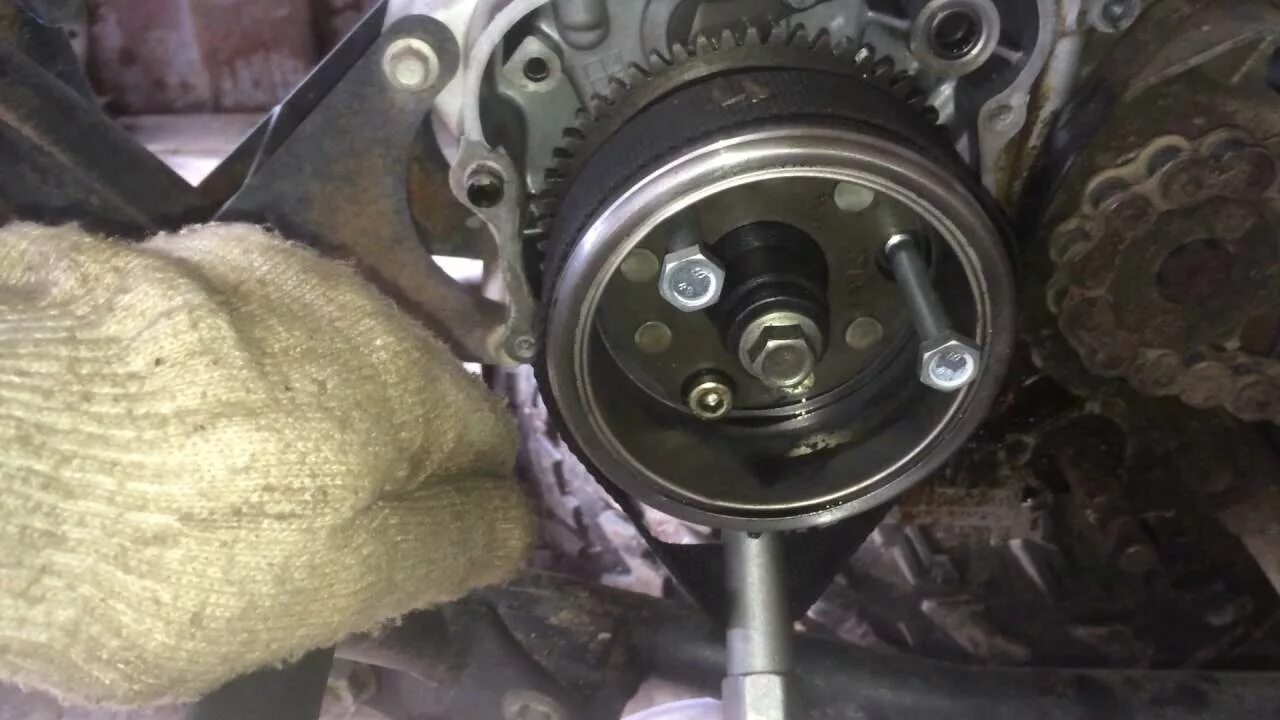 Как открутить обгонную муфту Генератор Обгонная муфта Ford Mondeo III, 2 л, 2005 года своими руками DRIVE