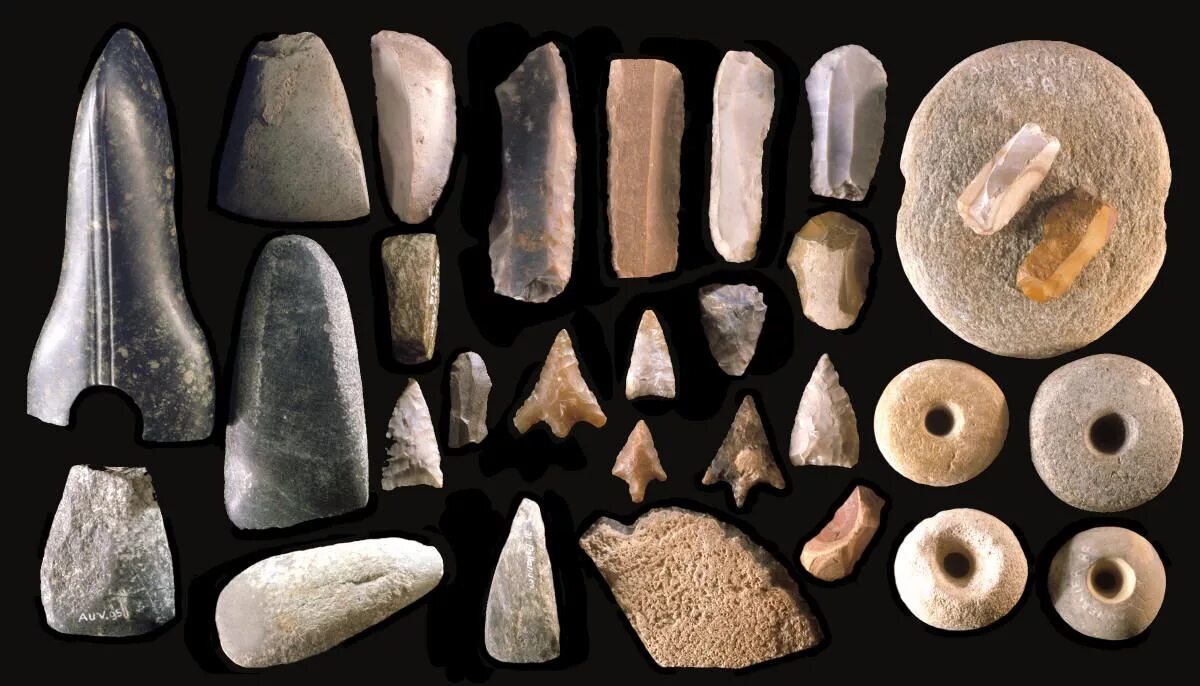 Stone tool. Каменные орудия эпохи Мустье. Палеолит Мустье. Орудия труда каменного века мезолит. Мустьерская археологическая культура.