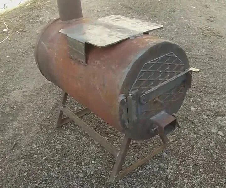 Печка в гараж из трубы. Буржуйка из 325 трубы. буржуйка из бочки 200 литров. печка буржуйка из 325 трубы. буржуйка из трубы 270мм.