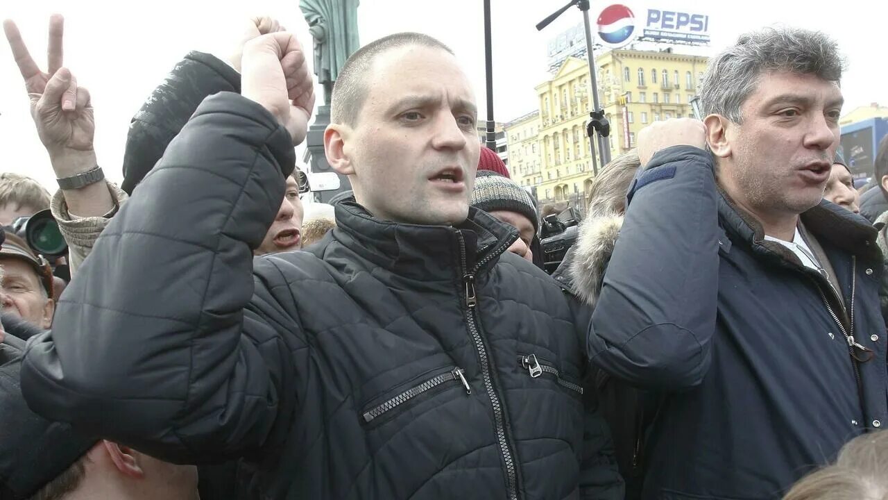 Представитель оппозиции. Оппозиция Сергей Удальцов. Сергей Удальцов Болотная. Немцов и Удальцов. Удальцов на Болотной площади.