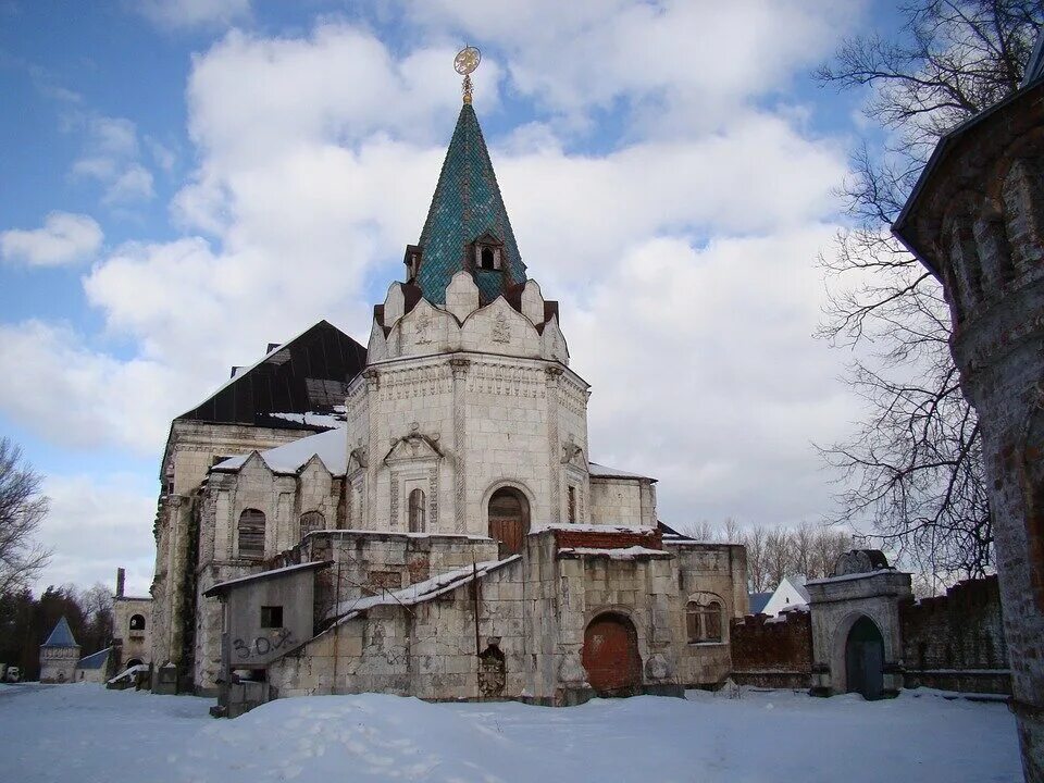 Федоровский городок. Федоровский городок в пушкине. федоровский городок в царском селе. пушкинская православная церковь федоровский городок.