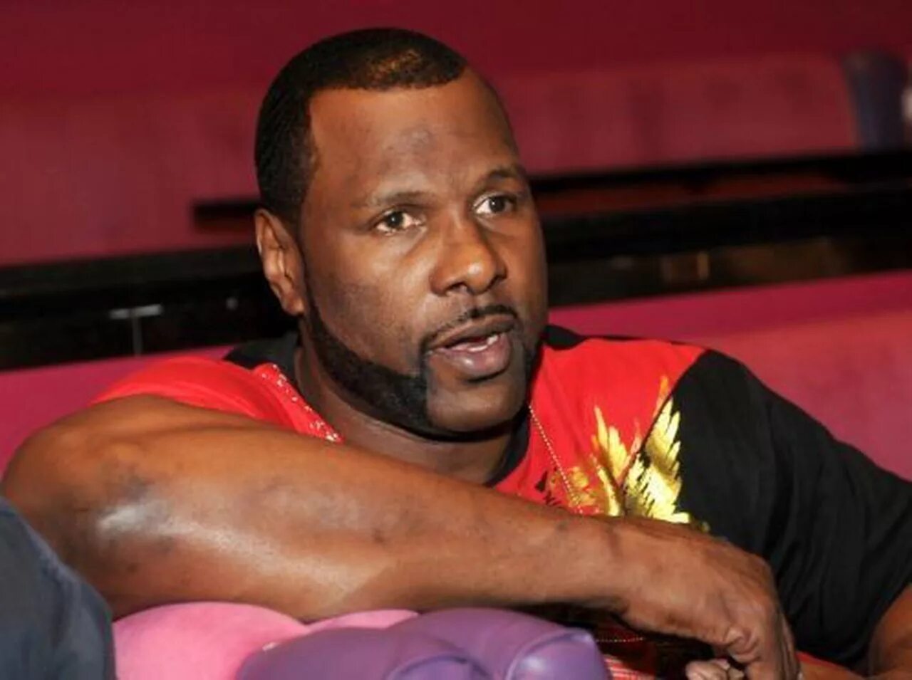 Тони такер боксер. Шугар рэй робинсон. Майк тайсон тони таккер. Tony tucker - down the road of blues. Тайсон таккер.