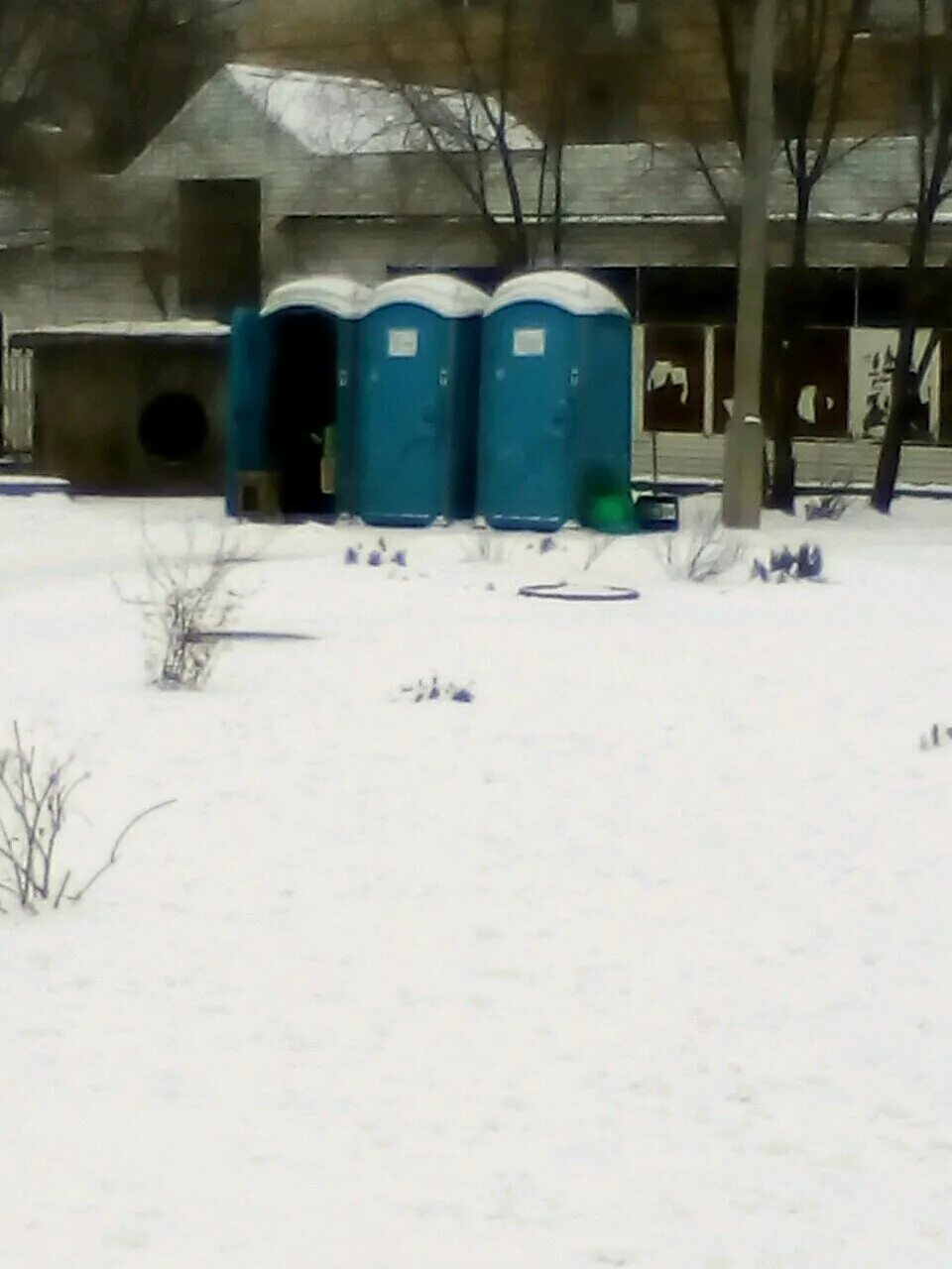 Туалет курский вокзал. Туалеты в волгограде. Федотова 2 волгоград. Туалетный волгограде. Уличный туалет в россии.