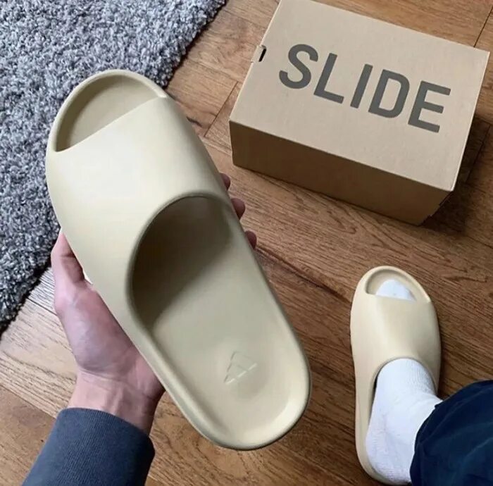 Адидас слайд. Тапки adidas Yeezy Slide. Тапочки адидас Yeezy Slide. Сланцы адидас Yeezy Slide. Мужские тапки adidas Yeezy.