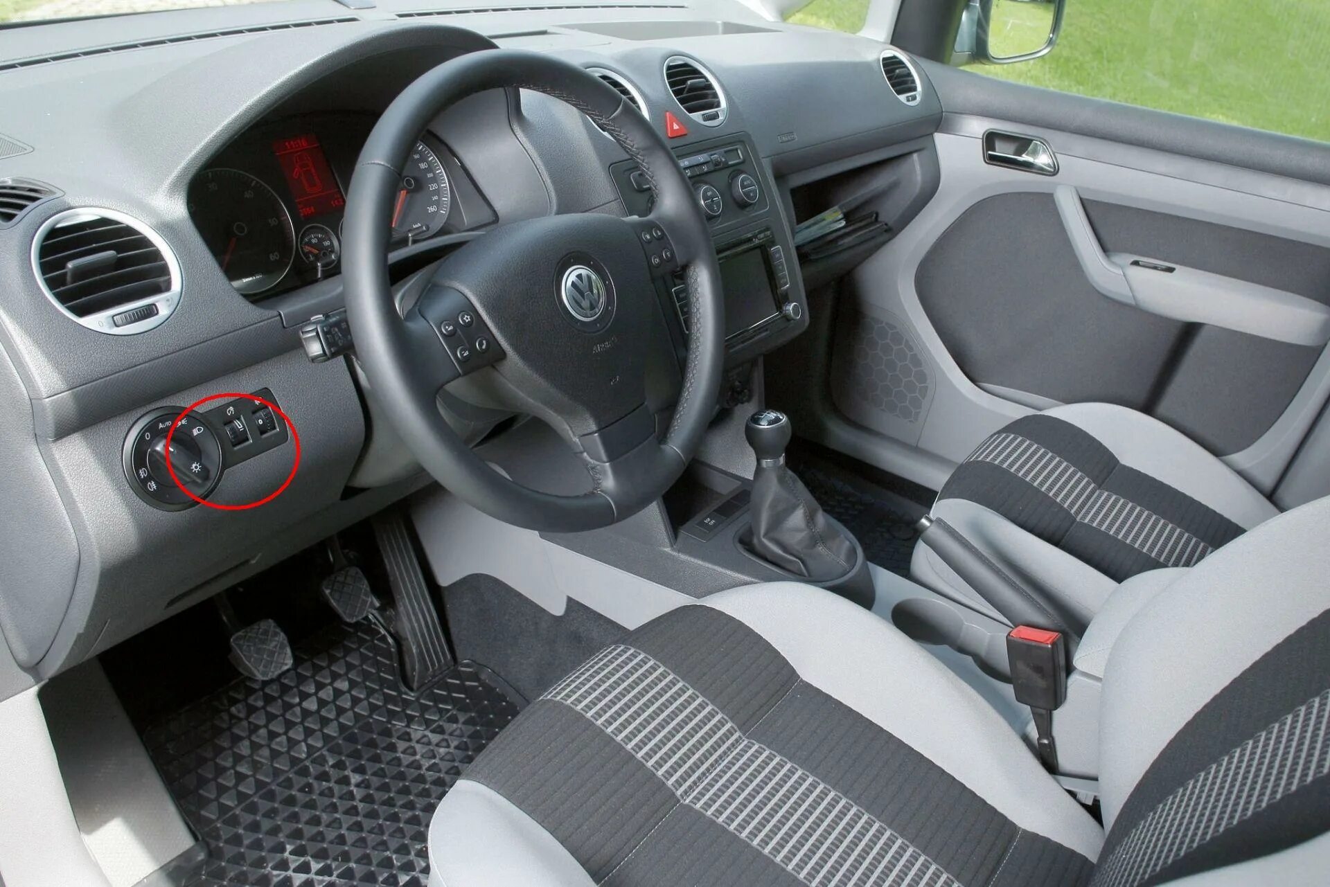 Салон кадди. Vw caddy 2010 салон. Vw caddy 2010 салон. Volkswagen caddy 3 салон. Салон кадди.