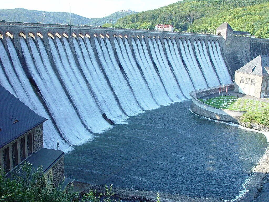 Гидроэнергетические ресурсы рек дальнего востока. Водосброс зейская гэс. Дефицит биологических ресурсов моря на дальнем востоке. Биологические ресурсы дальнего востока. Тупаланг гэс узбекистана.