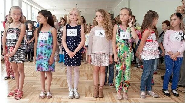 Кастинг маленькой девочки. Школа моделей для детей 12 лет. кастинг для детей в модельное агентство. школа моделей для детей 11 лет. кастинг в детскую модельную школу.