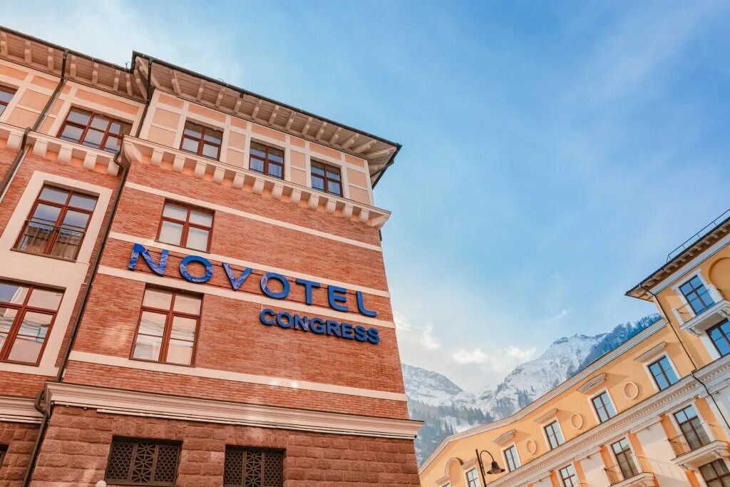 Гранд отель сочи красная поляна конференц зал. Новотель конгресс красная поляна. Горки гранд красная поляна. Новотель конгресс 4 красная поляна. Новотель красная поляна 4.