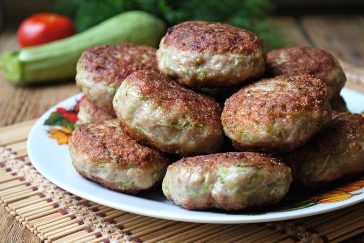 Как сделать пышные сочные котлеты из фарша. Котлеты. вкусные сочные котлеты. вкусные котлеты из куриного фарша на сковороде. пышные котлеты.