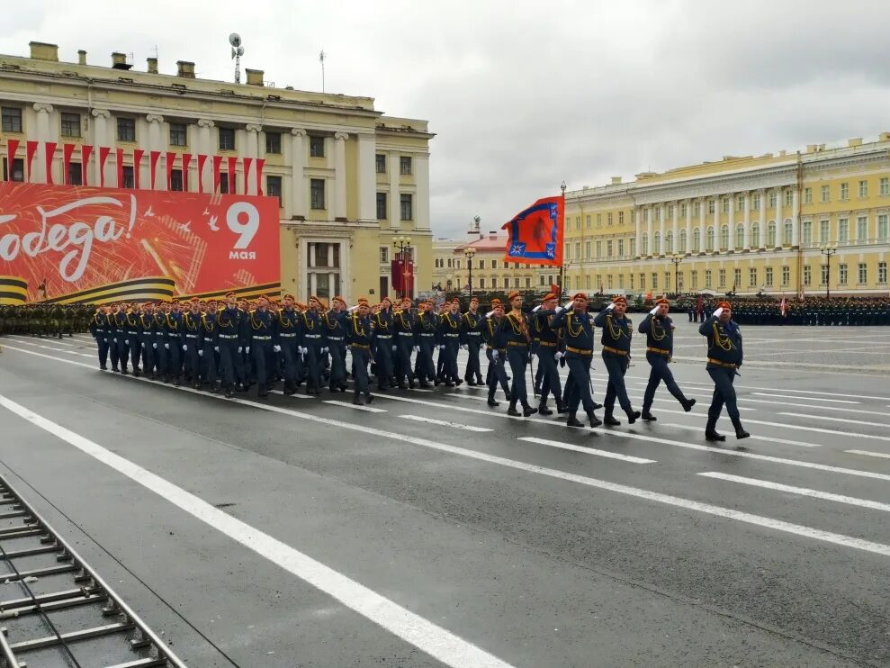 Дворцовая площадь парад Победы 2021. Дворцовая площадь парад Победы. Парад на 9 мая СПБ на Дворцовой площади. Парад 9 мая 2022 в Санкт-Петербурге. Парад 9 мая города