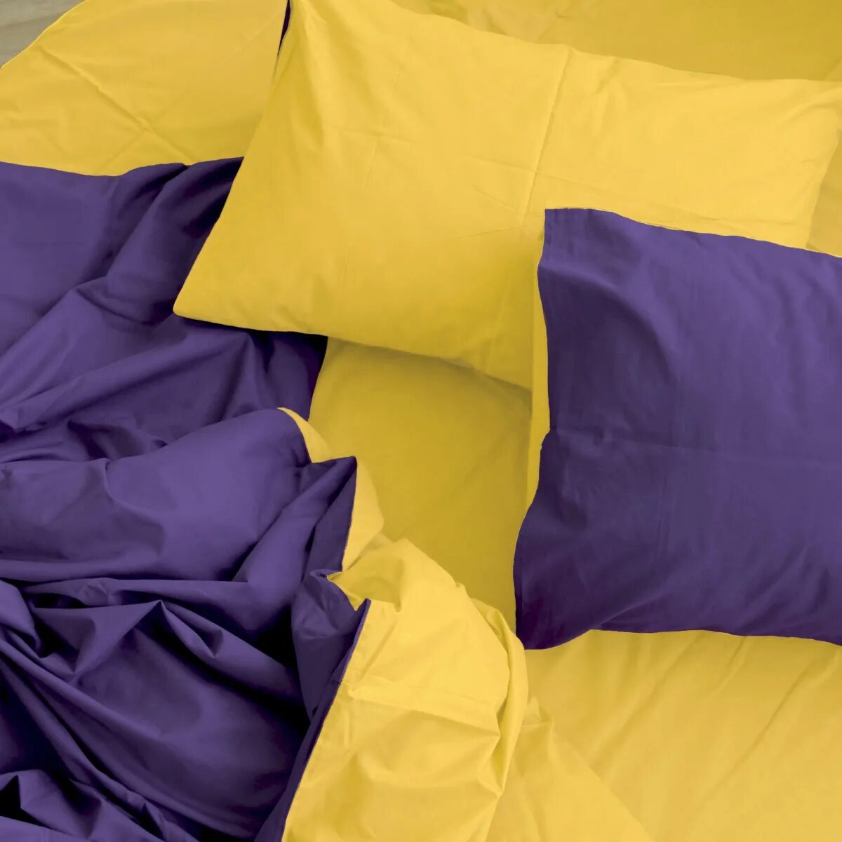 Полосатый галстук. Тарелки в синем и желтом цвете. Натюрморт на контрастные цвета. Необычный натюрморт. Яркий интерьер кухни.