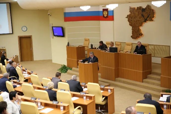парламент ульяновской области. законодательное собрание нижегородской области логотип. ульяновское законодательное собрание сайт. зал законодательного собрания ульяновск. зсо ульяновской области официальный сайт.