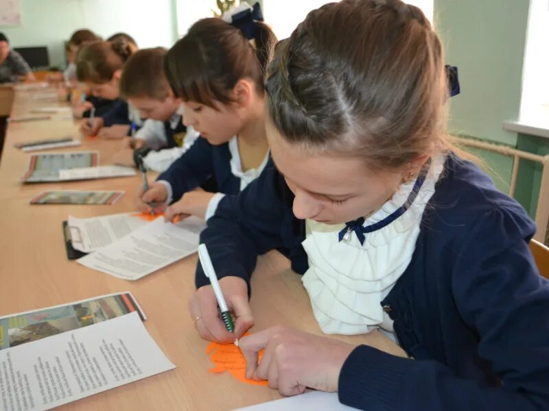 ученики в школе в россии. точка роста в костромской области. информация о детская компьютерная школа ярославль. дети россии классный час. в школах появится система.