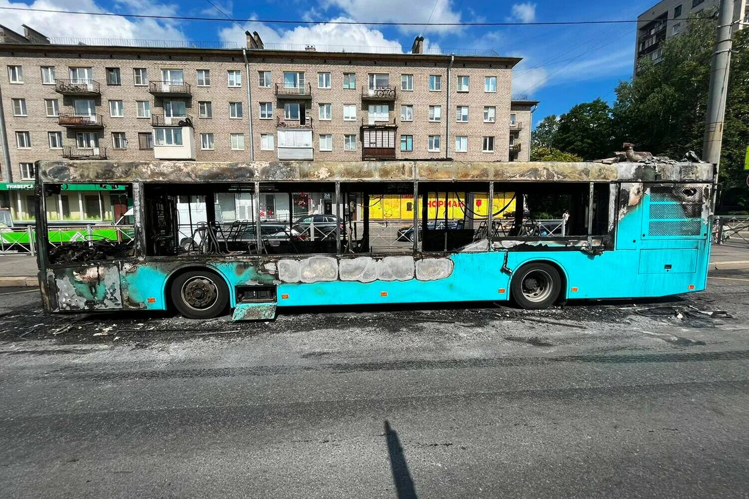 Новости про упавший автобус в санкт петербурге. Автобус. автобус в питере. автобус фото. лазурный автобус.