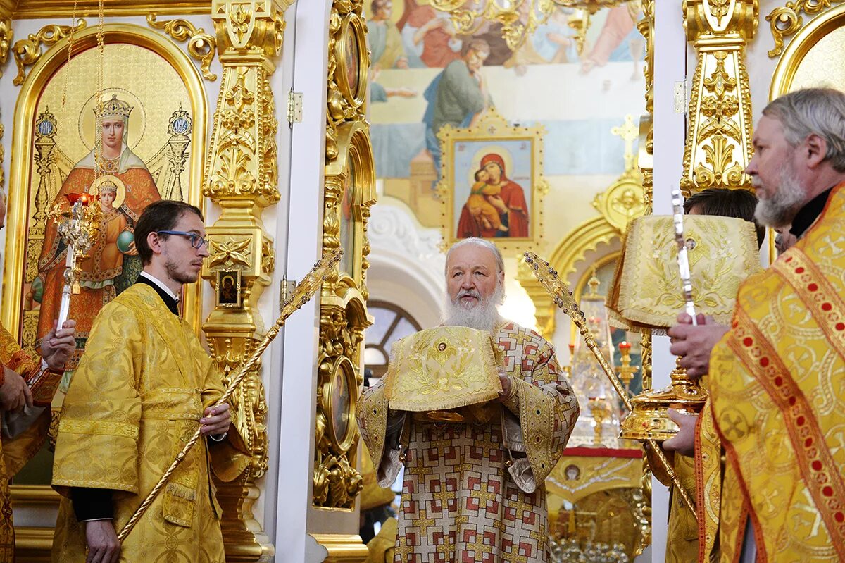 служба в свято михайловском соборе ижевск. рождественская служба в ижевском храм. служба в свято михайловском соборе ижевск. богослужение в свято троицком храме ижевска. что менялось в богослужении.